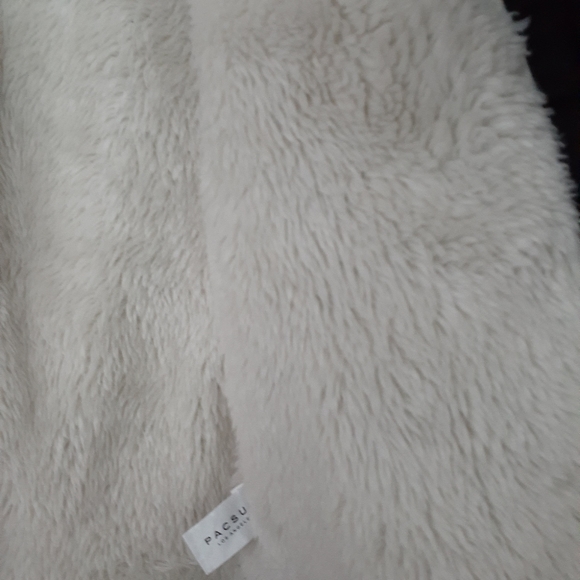 Embroidery Jean Jacket - Picture 4 of 6